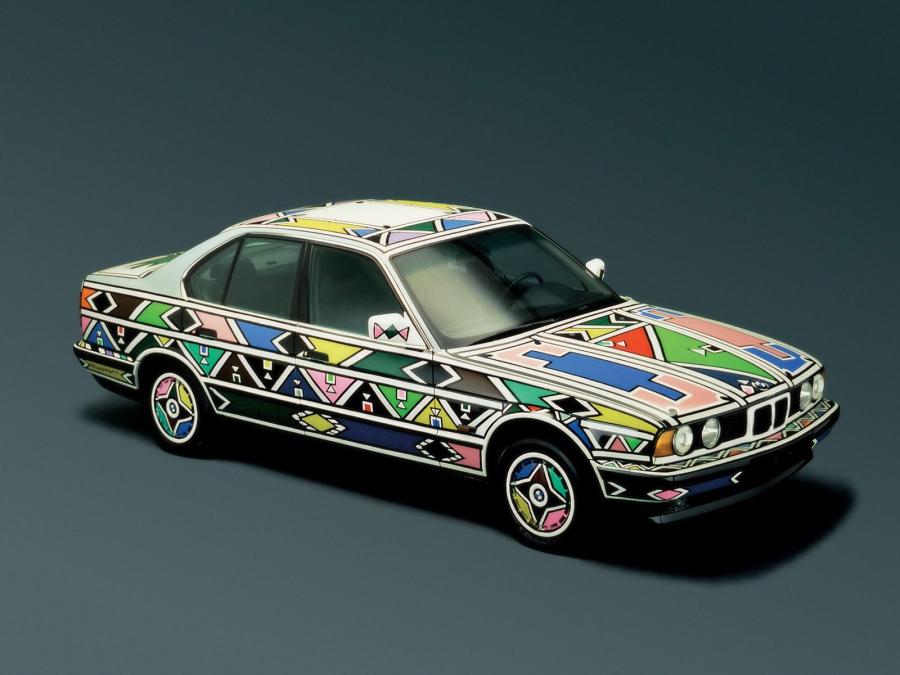  BMW 525i Art Car by Esther Mahlangu 1991 года  (фото 1 из 6)